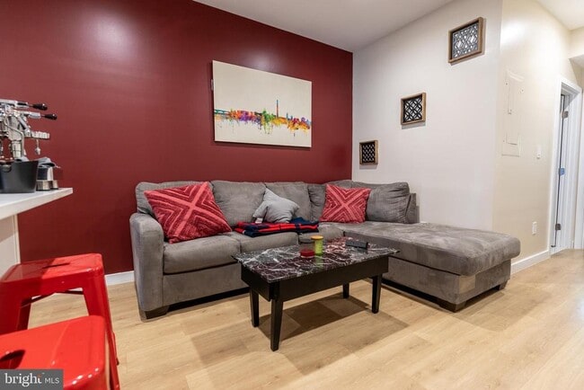 839 19th St NE Unit 3