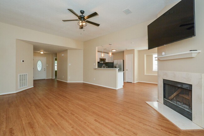 22811 Market Square Ln