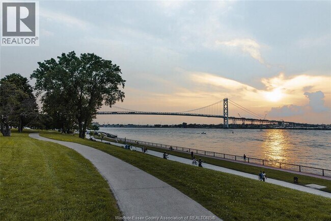 Photo - 2161 Riverside Dr W Unité 3