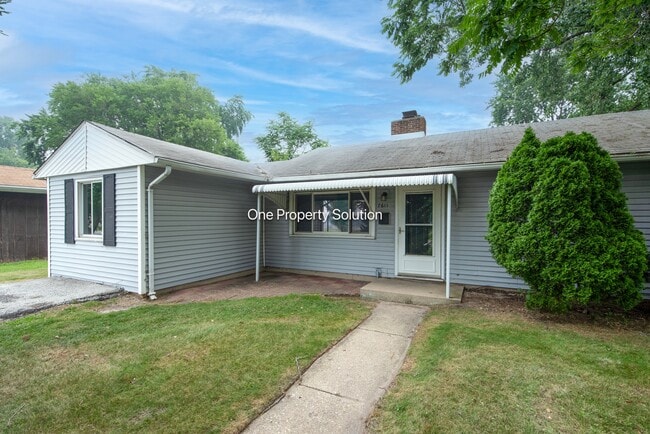 Photo - 7611 Northcote Ave