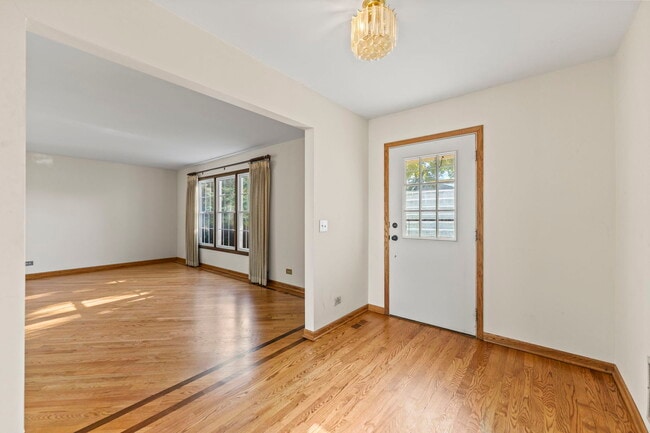 Photo - 62 E Fox Hill Dr