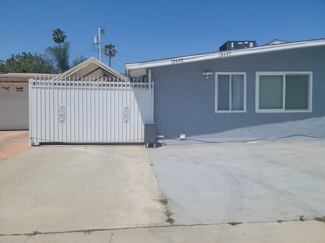 Photo - 19449 Ingomar St