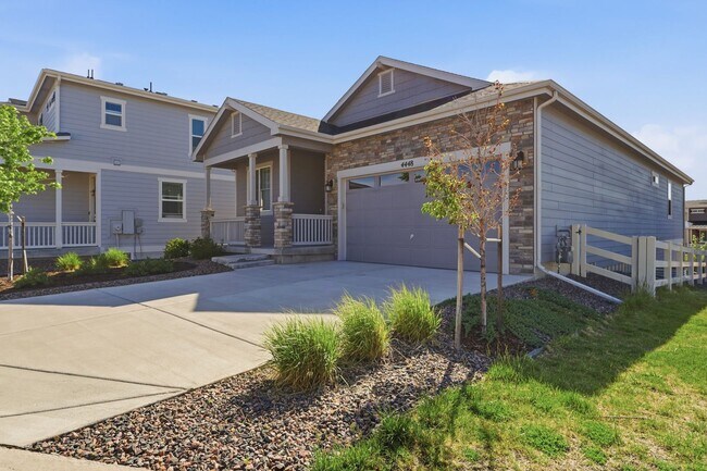 Building Photo - Castle Rock - Rancher 4 bed 3 bath in Crystal Valley!