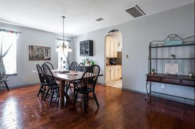 Photo - 4405 Woodstock Dr