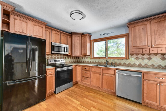 Photo - 13286 Boston Rd