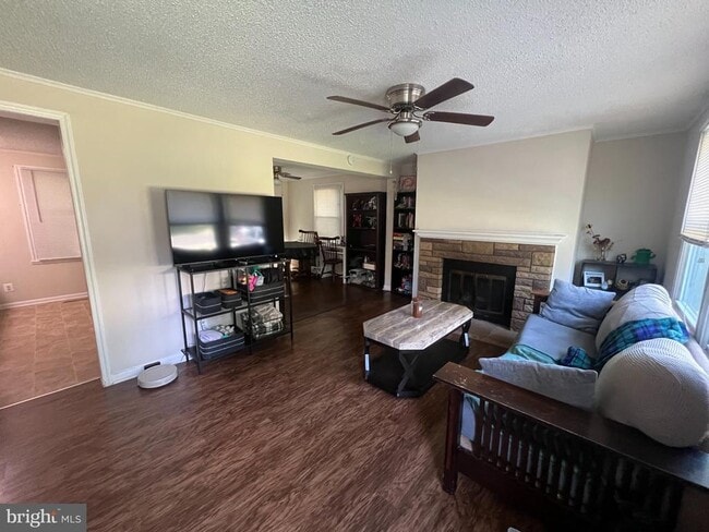 6024 Loriella Park Dr