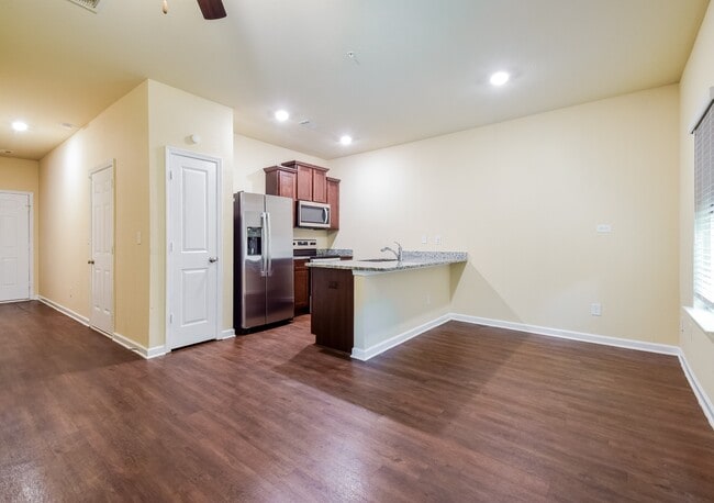 Photo - 503 Highwood Ln