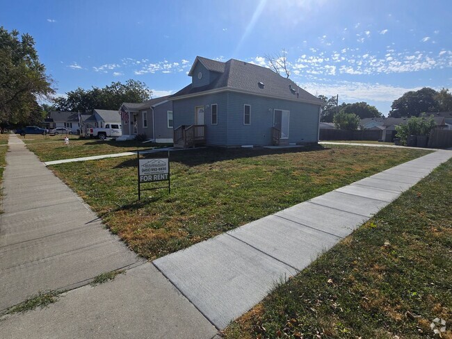 Building Photo - 3 Bedroom, 1.5 Bathroom Home