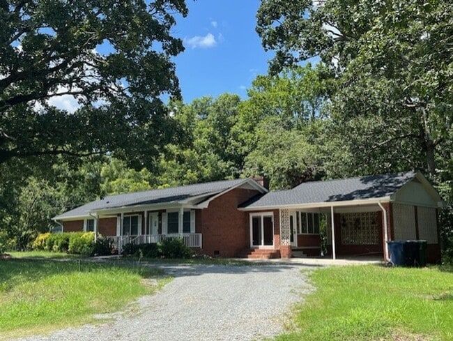 Building Photo - ~~ Stretch Out in Quiet Country Luxury ~~ Rental