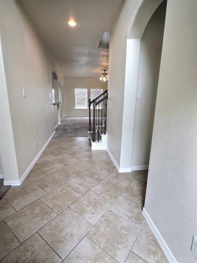 Photo - 118 Silverglen Ct