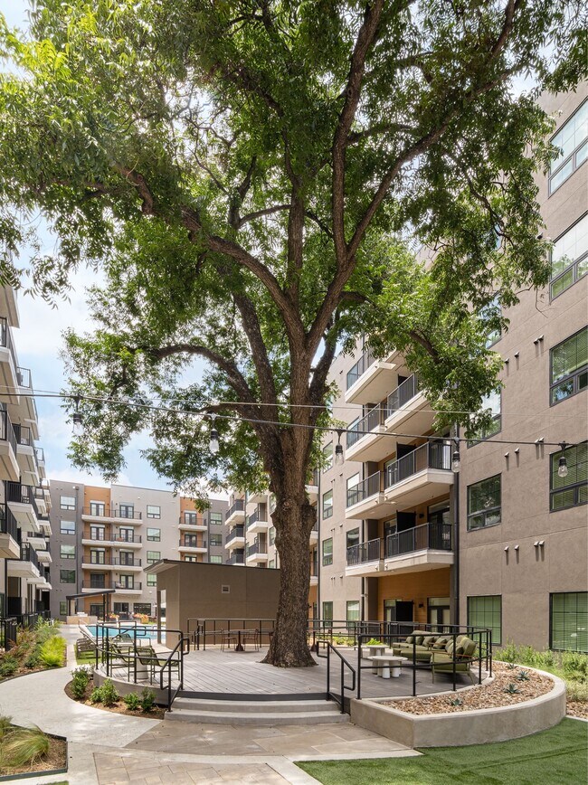 Building Photo - Lirica