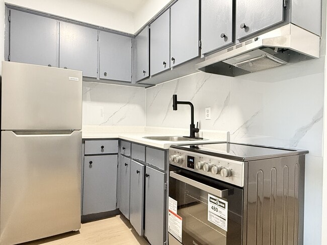 Photo - 1989 Wyandotte St W Unit 405