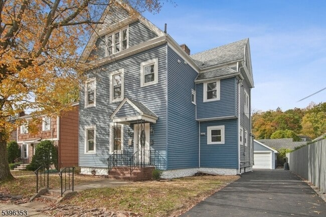 Photo - 19 Ashwood Ave Unit 1