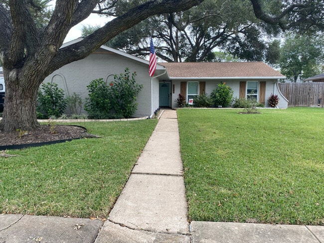 Photo - 2201 Francis Dr House