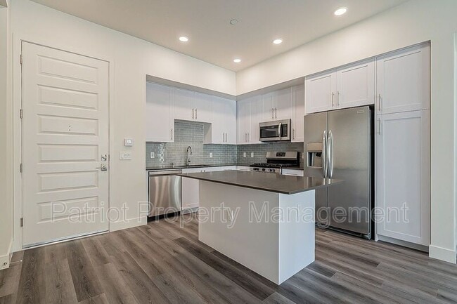 Building Photo - 7300 E Earll Dr