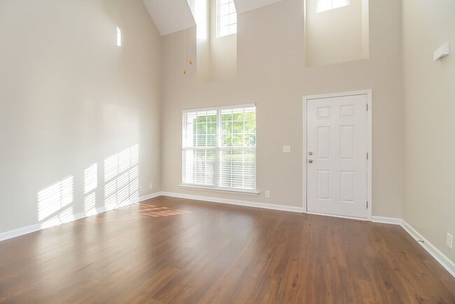 913 Harvest Grove Dr