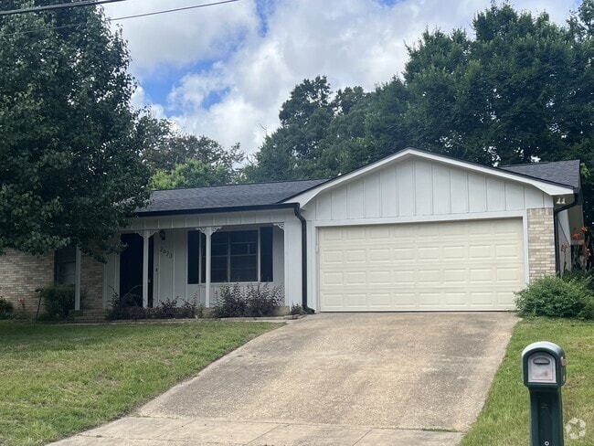 Building Photo - 2623 Chelsea Dr Rental