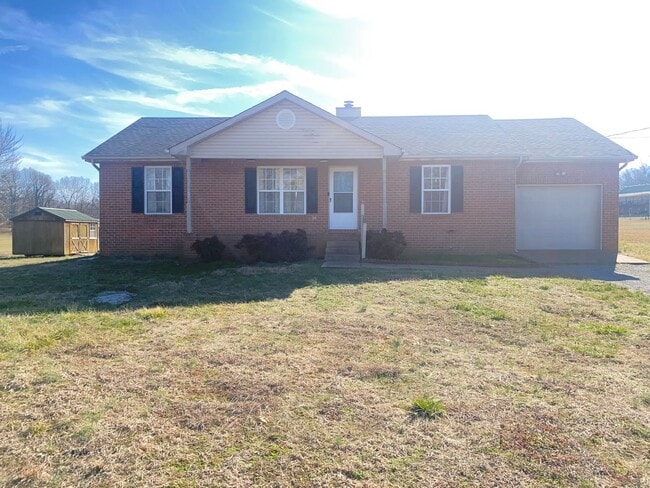 Building Photo - For Lease - 3 Bed, 2 Bath, 1232sqft Home o...