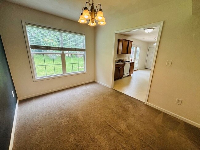 Photo - 255 Windsor Dr NW