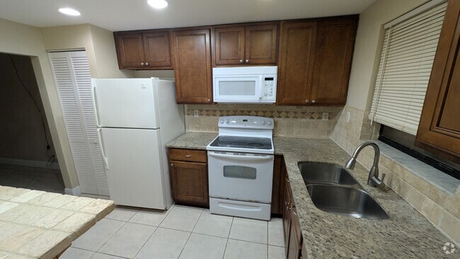 Building Photo - 3017 Riverside Dr Unit 120 Rental