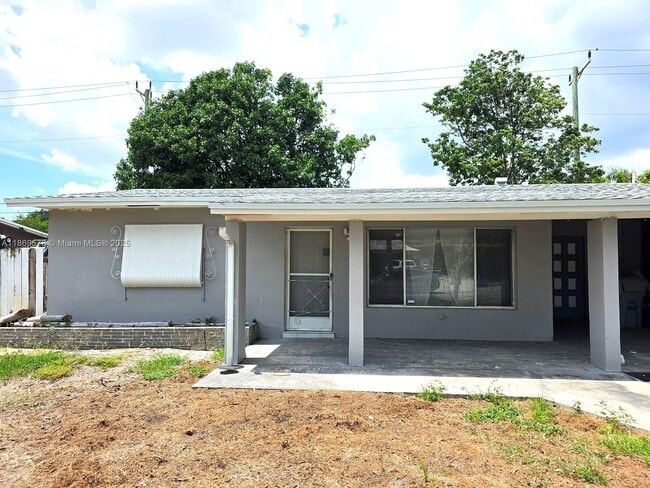 Building Photo - 2911 NE 9th Ave Rental