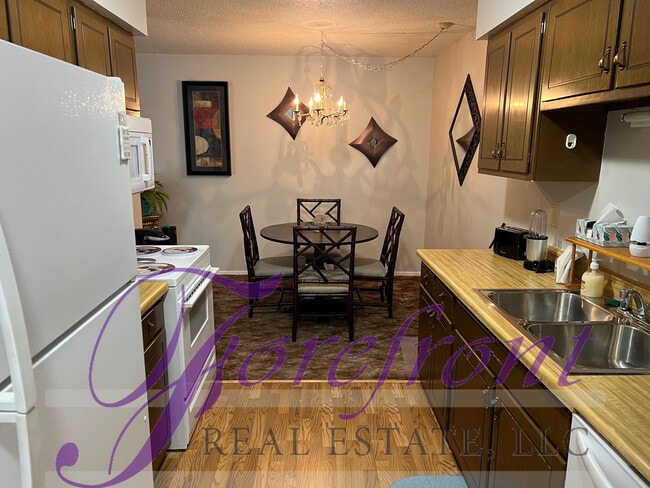 Photo - 4440 S Poplar St