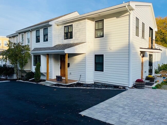 Building Photo - 10 Ware St