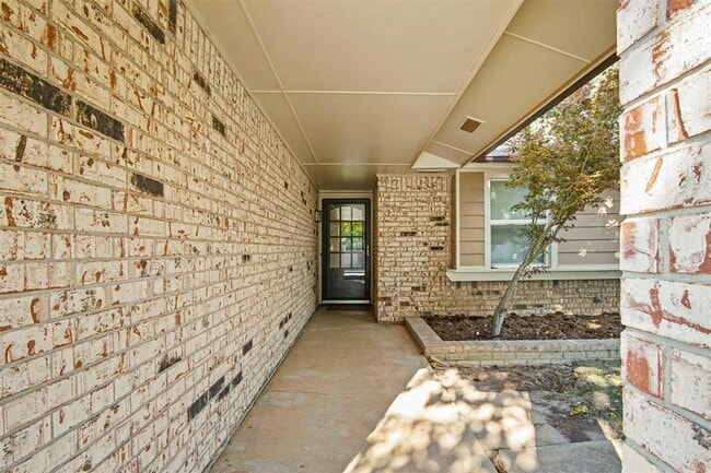 Photo - 625 Hawthorne Pl