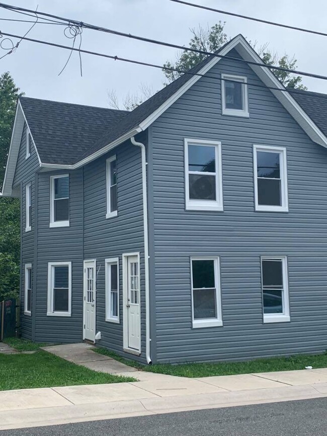 Building Photo - 326 Elm St Unit A Rental