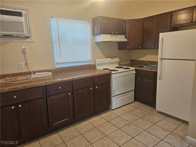 Photo - 2590 First St Unidad 206