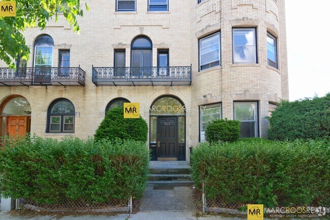 Building Photo - 923 Beacon St Unit 2 Rental
