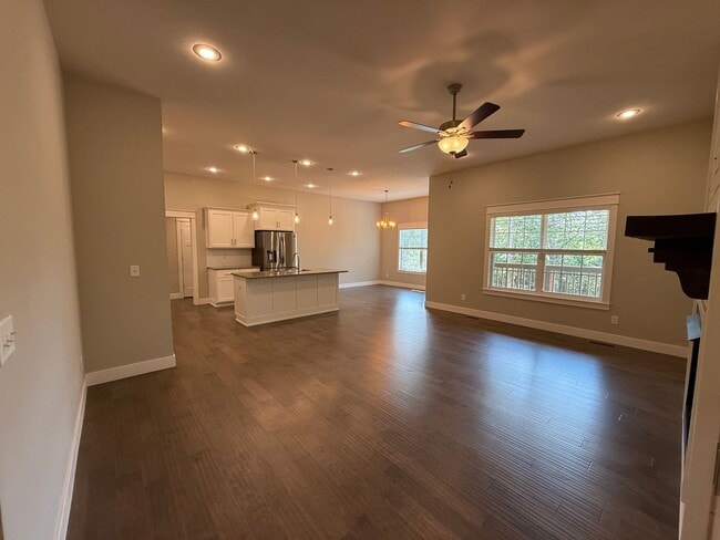Photo - ****MOVE-IN SPECIAL**** Gorgeous 4Bedroom ...