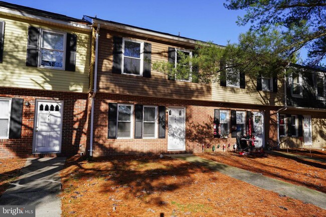 Photo - 744 Hemlock St Townhome