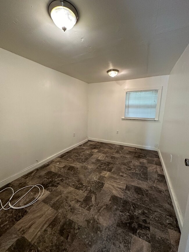 Photo - 122 Collins Ct