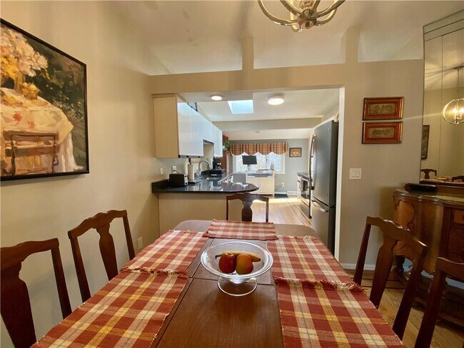 Photo - 9 Shadow Brook Ln