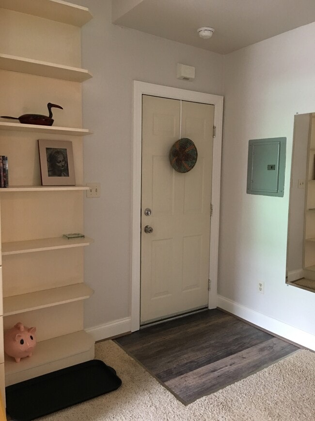 Photo - 106 S Fairmount St Unidad Furnished Studio Apt.