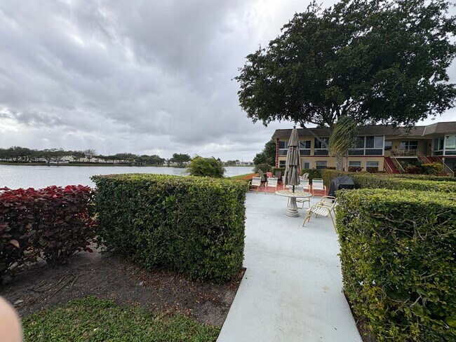 Photo - 98 Stratford H