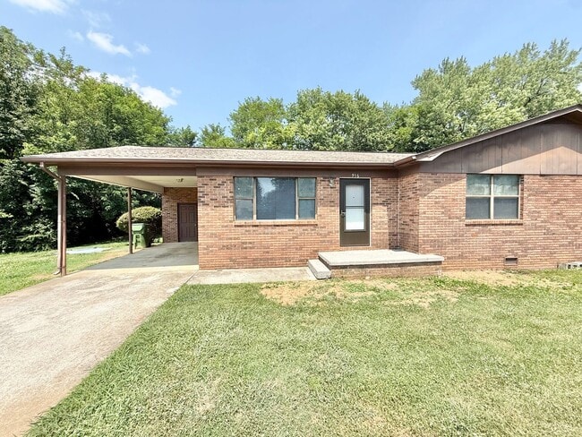 Photo - 916 Brentwood Dr