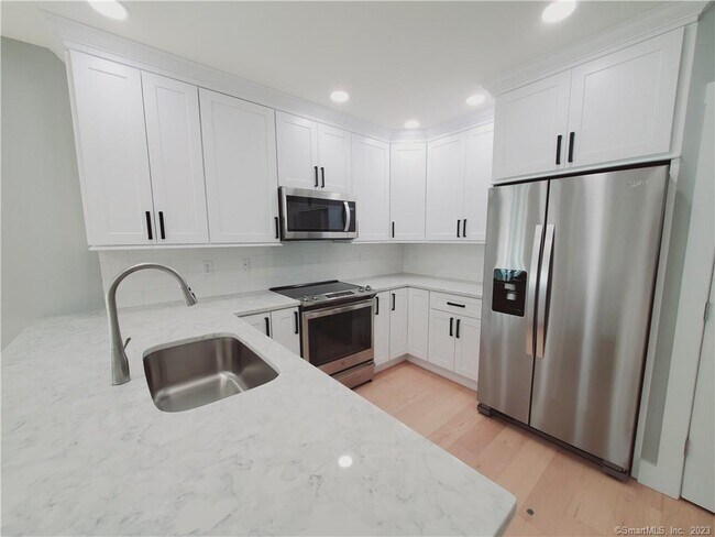 Photo - 492 Glenbrook Rd Unit C