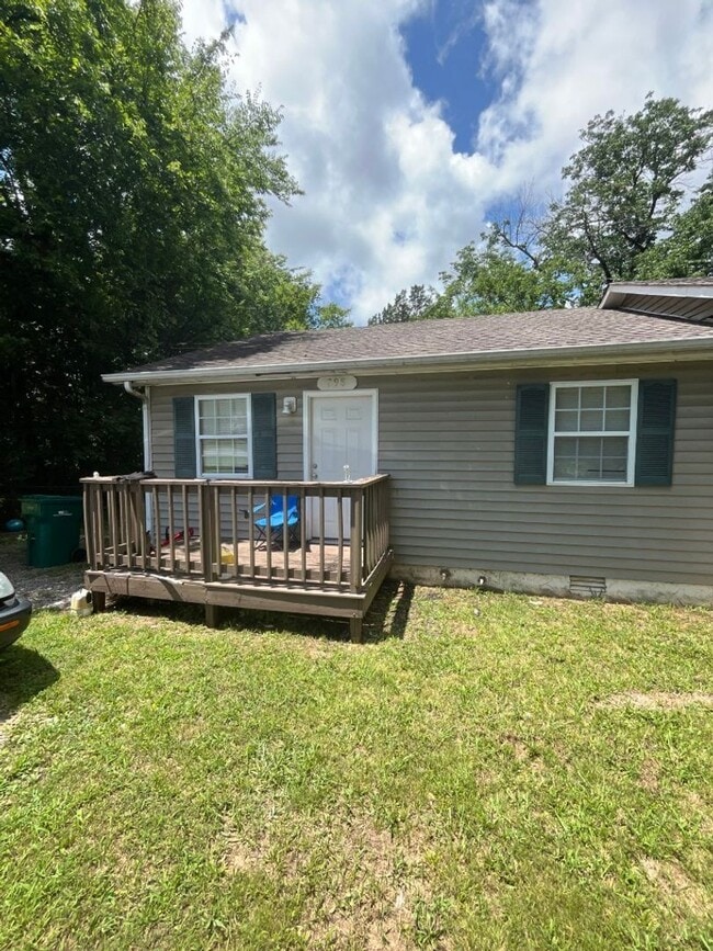 Building Photo - Centrally Located Duplex