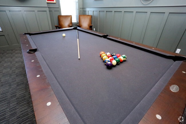 Sala de billar - The BLVD at Hays