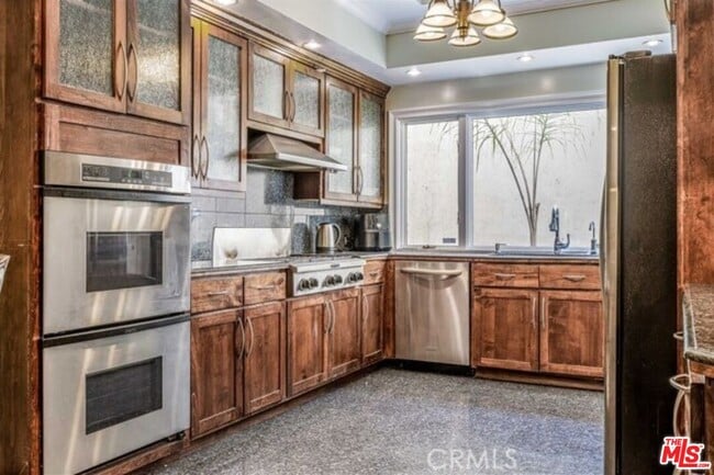 Photo - 2328 Benedict Canyon Drive