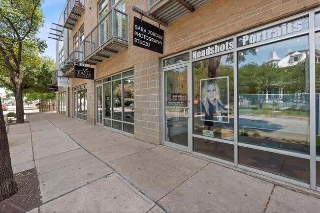 Building Photo - 1601 E Cesar Chavez St Unit 104 Rental