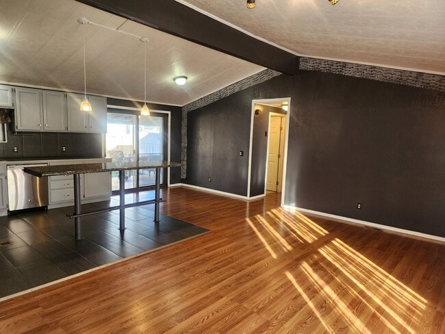 Photo - Beautiful 3 Bedroom with additonal 4th bedroom! Larg fenced front & backyard!!