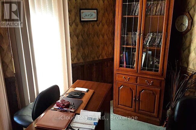 Photo - 5506 Woodchase Crescent