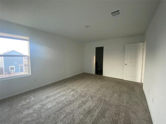 Photo - 385 Amber Gln