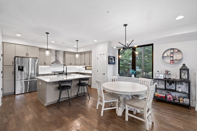 Photo - 2200 W 7th St