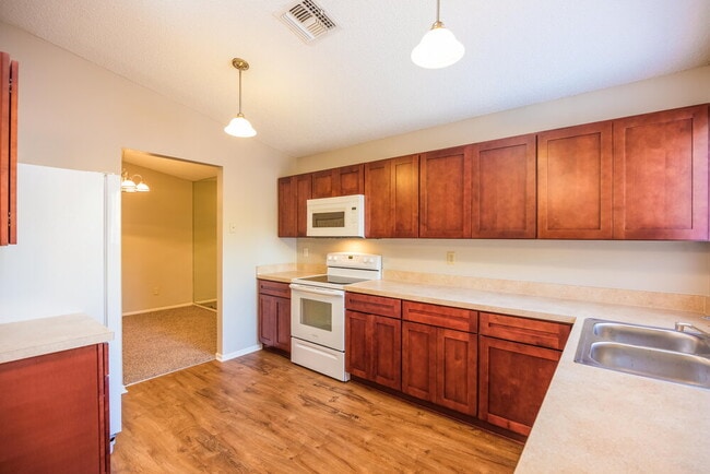 Photo - 5701 Longleaf Dr