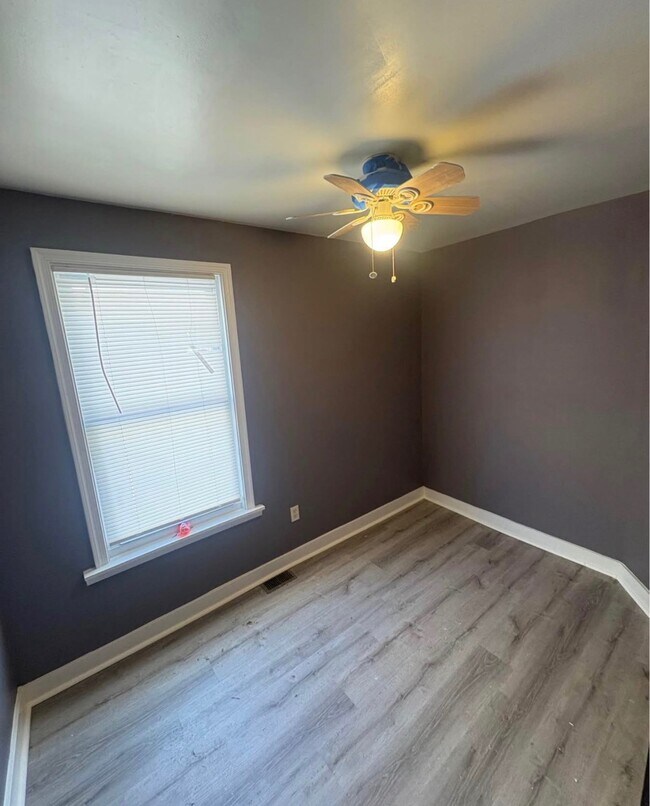 Photo - 1119 W 4th St