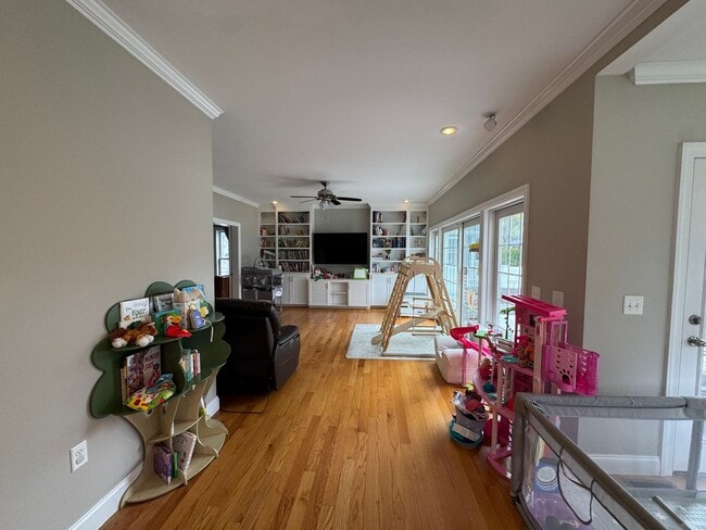 Building Photo - Waltham 3 bed 2.5 Bath